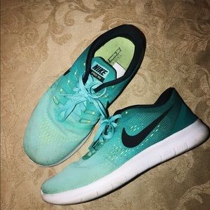 Nike Teal Ombré Free-Run Sneaker (size 7.5)